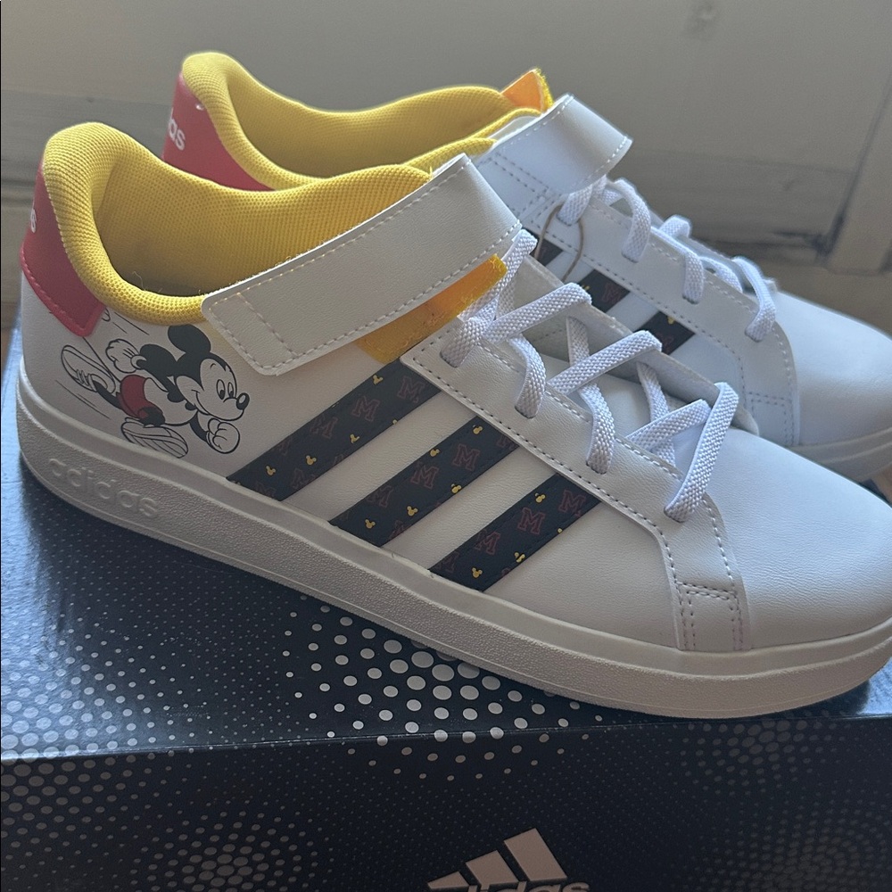 Adidas Grand Court Mickey Sneaker ๐ Big Kids Sz 6, fits Sz 7.5 US Women - Picture 10 of 10